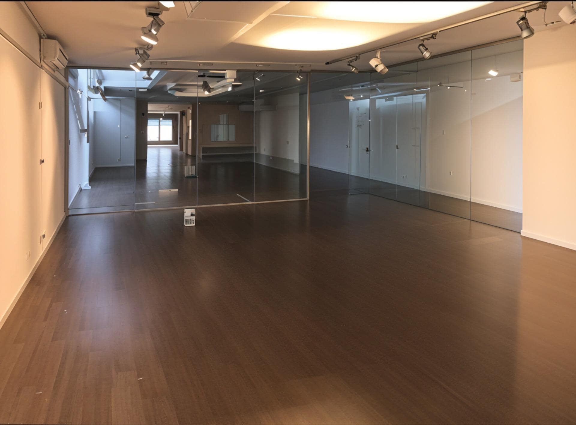 Retail in Barcelona, Barcelona to rent Interior Photo- Image 1 of 25