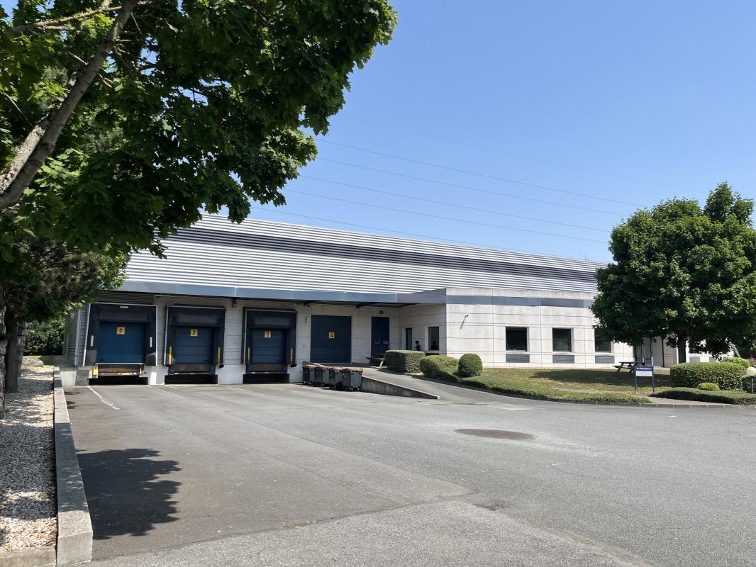 Light Industrial in Lisses to rent Building Photo- Image 1 of 14