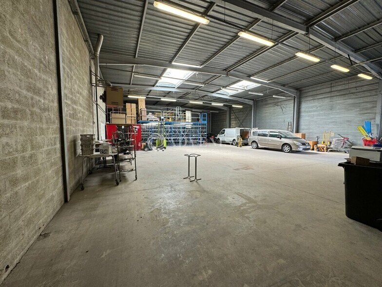 Light Industrial in Croissy-Beaubourg for sale - Building Photo - Image 2 of 6