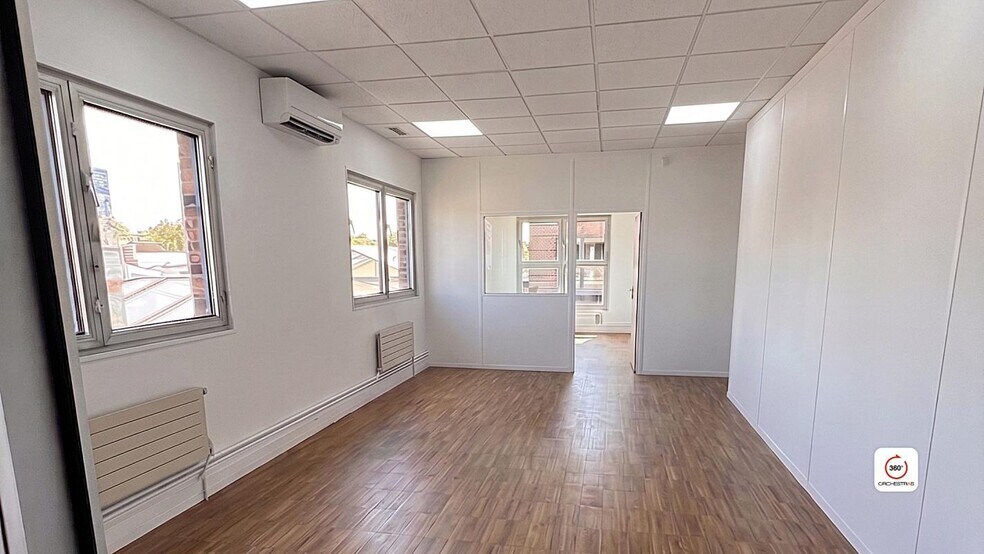 Office in Noisy-le-Grand to rent - Building Photo - Image 2 of 8