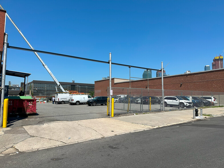 49-70 31st St, Long Island City, NY for sale - Building Photo - Image 3 of 4