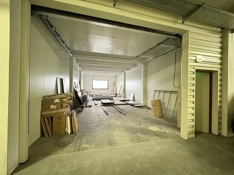 Light Industrial in Lormont to rent - Interior Photo - Image 2 of 6