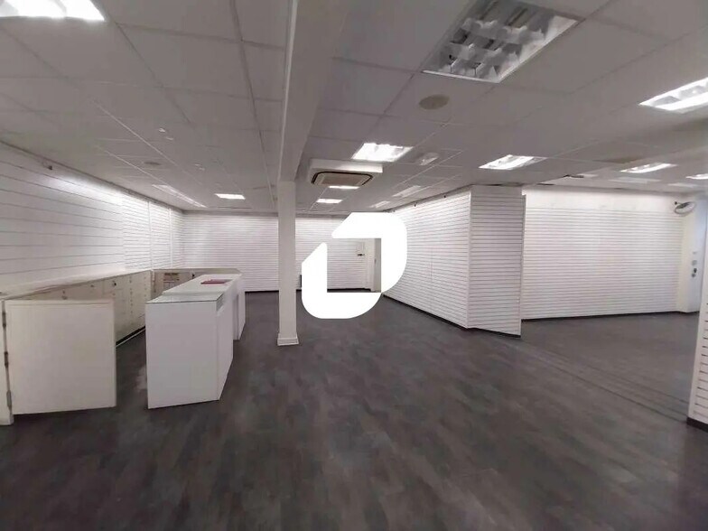 Retail in Bordeaux for sale - Interior Photo - Image 2 of 6