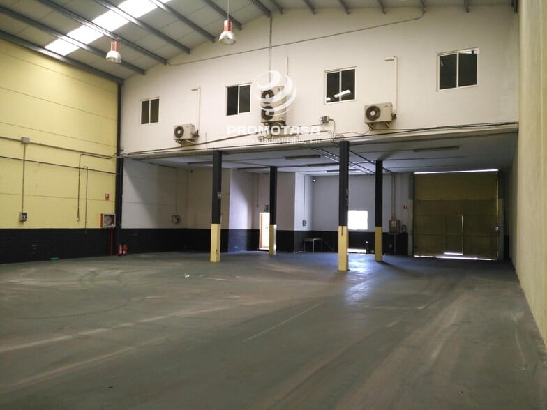 Industrial in Getafe, Madrid to rent - Building Photo - Image 3 of 13