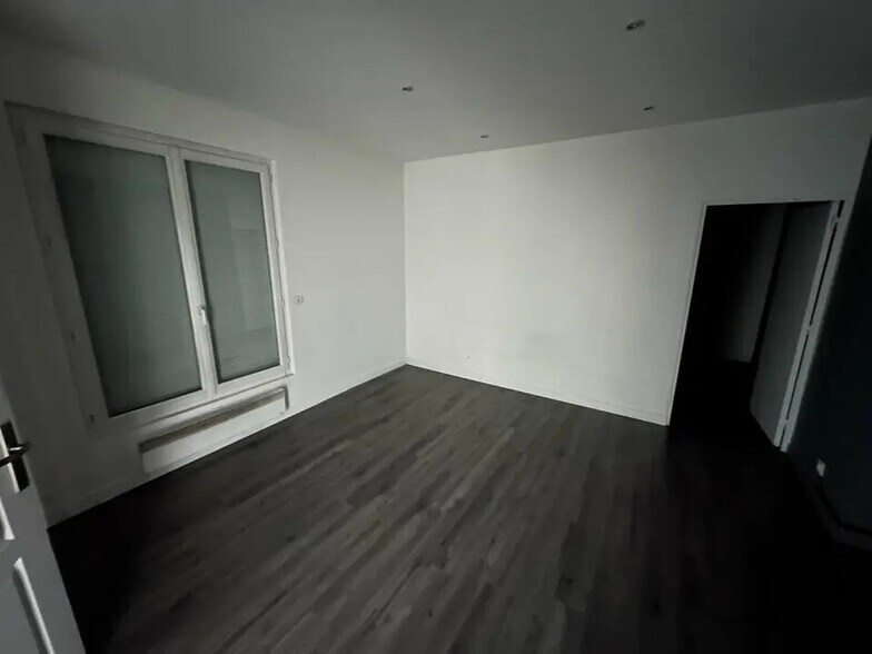 Retail in Maisons-Alfort to rent - Interior Photo - Image 3 of 4