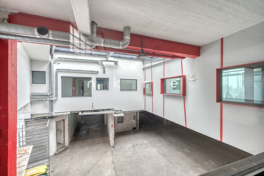 Light Industrial in Paris to rent - Building Photo - Image 2 of 24