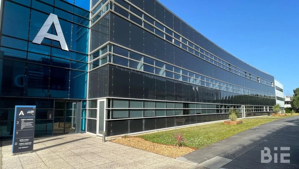 Office in Mérignac to rent - Building Photo - Image 1 of 2