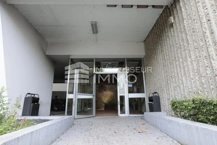 Office in Bonneuil-sur-Marne to rent - Lobby - Image 3 of 5