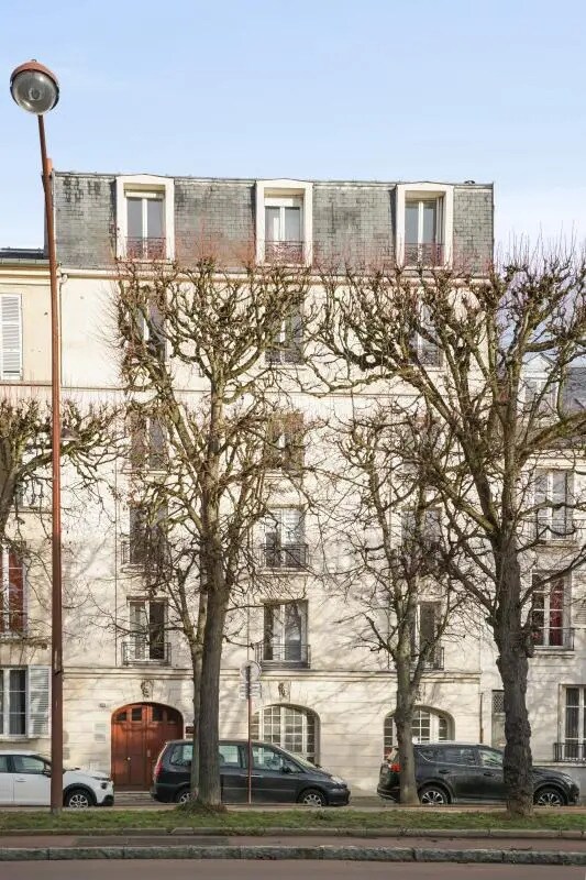 Office in Versailles to rent Building Photo- Image 1 of 15