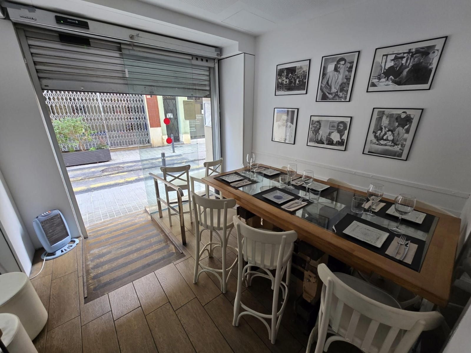 Retail in L'Hospitalet de Llobregat, Barcelona to rent Interior Photo- Image 1 of 11