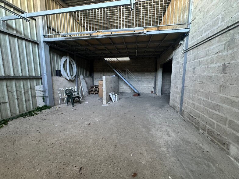 Light Industrial in Achères for sale - Interior Photo - Image 3 of 10