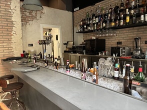 Retail in Madrid, Madrid to rent Building Photo- Image 1 of 5