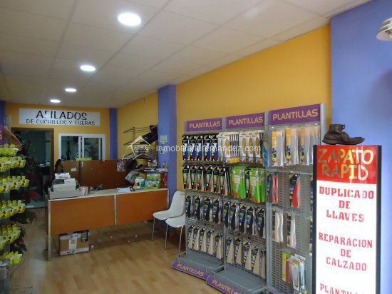 Retail in Cáceres, Cáceres for sale - Building Photo - Image 1 of 6