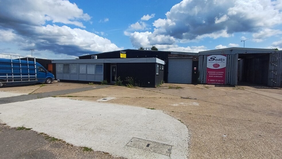 5 Robert Way, Wickford for sale - Building Photo - Image 2 of 5