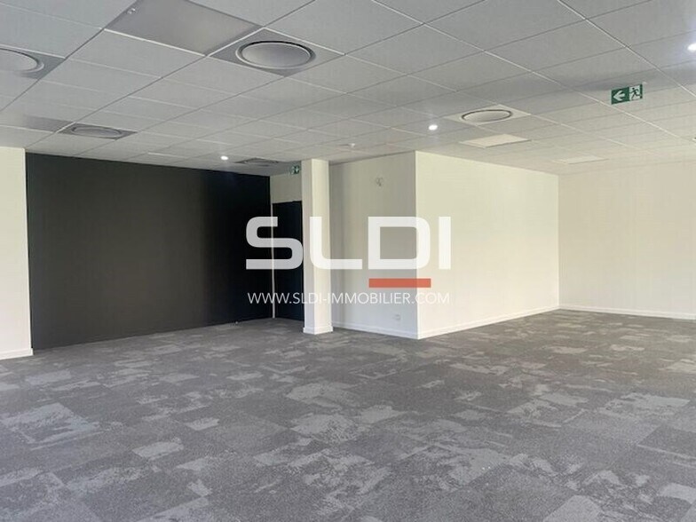 462 Chemin De Champivost, Limonest to rent - Interior Photo - Image 2 of 9