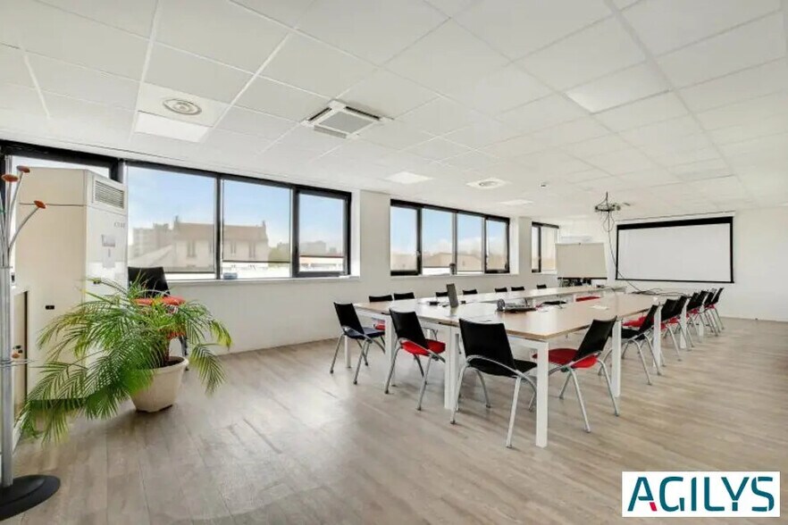 Office in Gentilly to rent - Interior Photo - Image 3 of 8