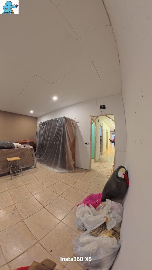 Carrer Montiu, 28, Montcada i Reixac, BAR 08110 - Unit 1 - - Interior Photo - Image 2 of 8