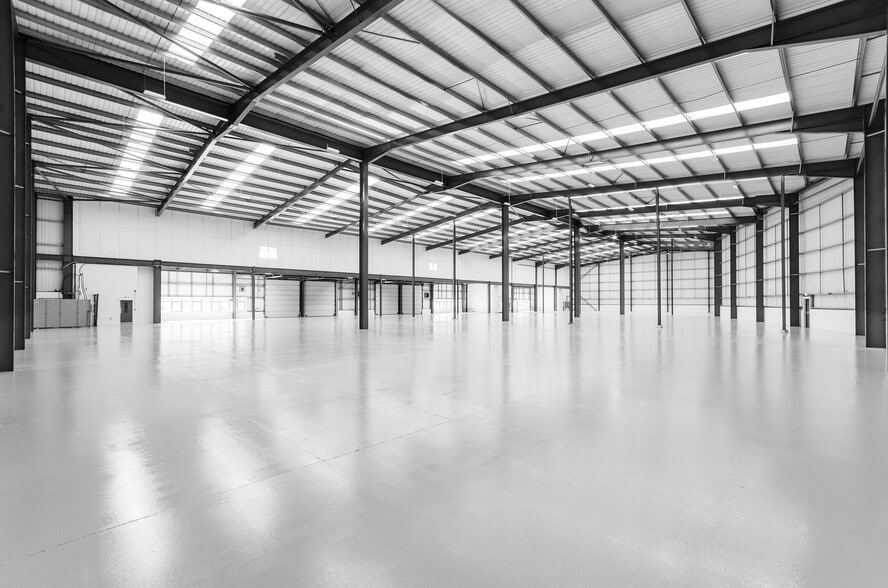 Whittenham Clos, Slough to rent - Building Photo - Image 2 of 4