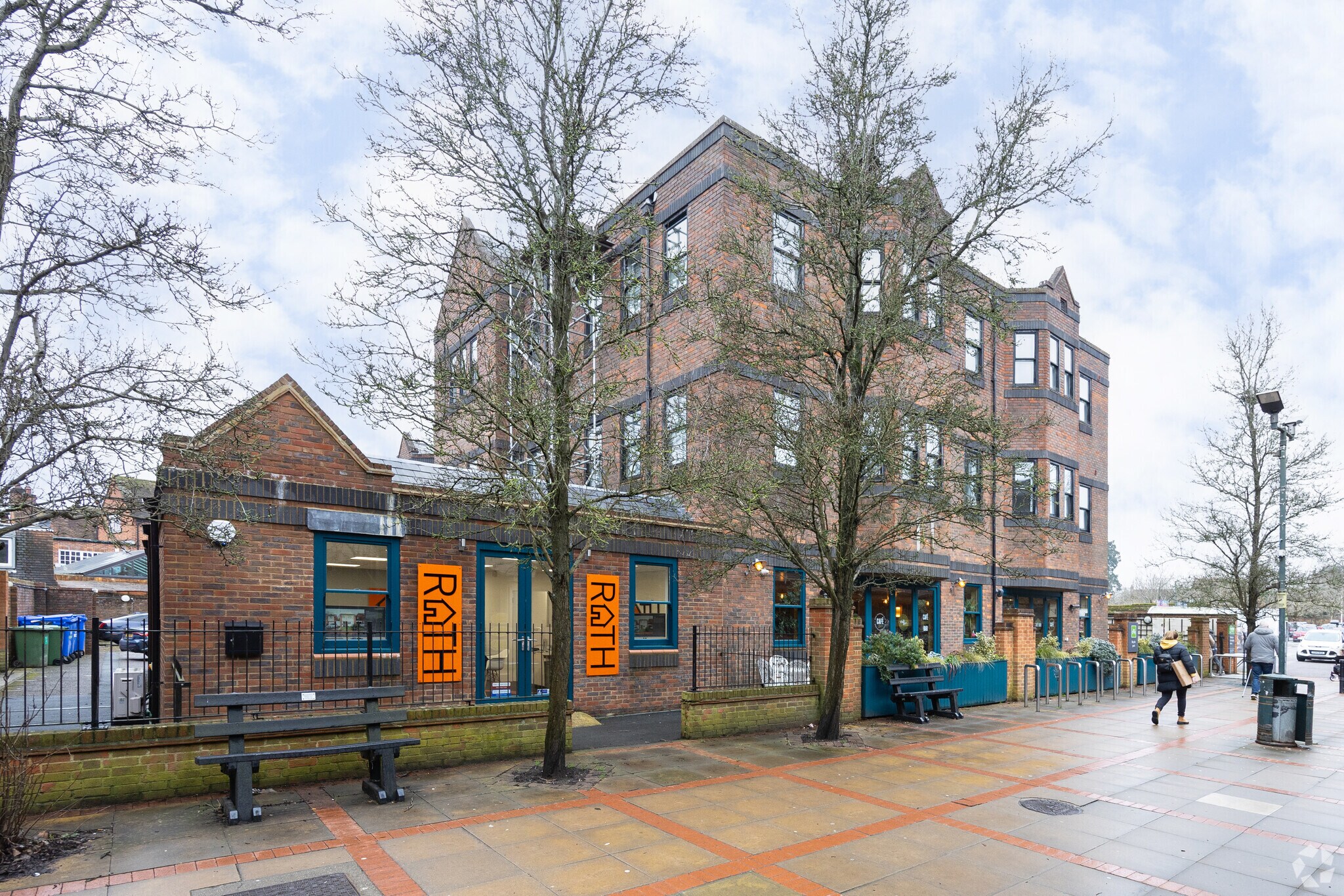 Central Walk, Wokingham for sale Primary Photo- Image 1 of 1
