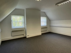 111-113 High St, Berkhamsted to rent Interior Photo- Image 1 of 2