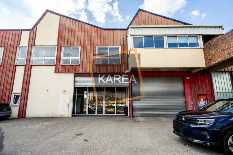 Light Industrial in Noisiel to rent - Building Photo - Image 3 of 5