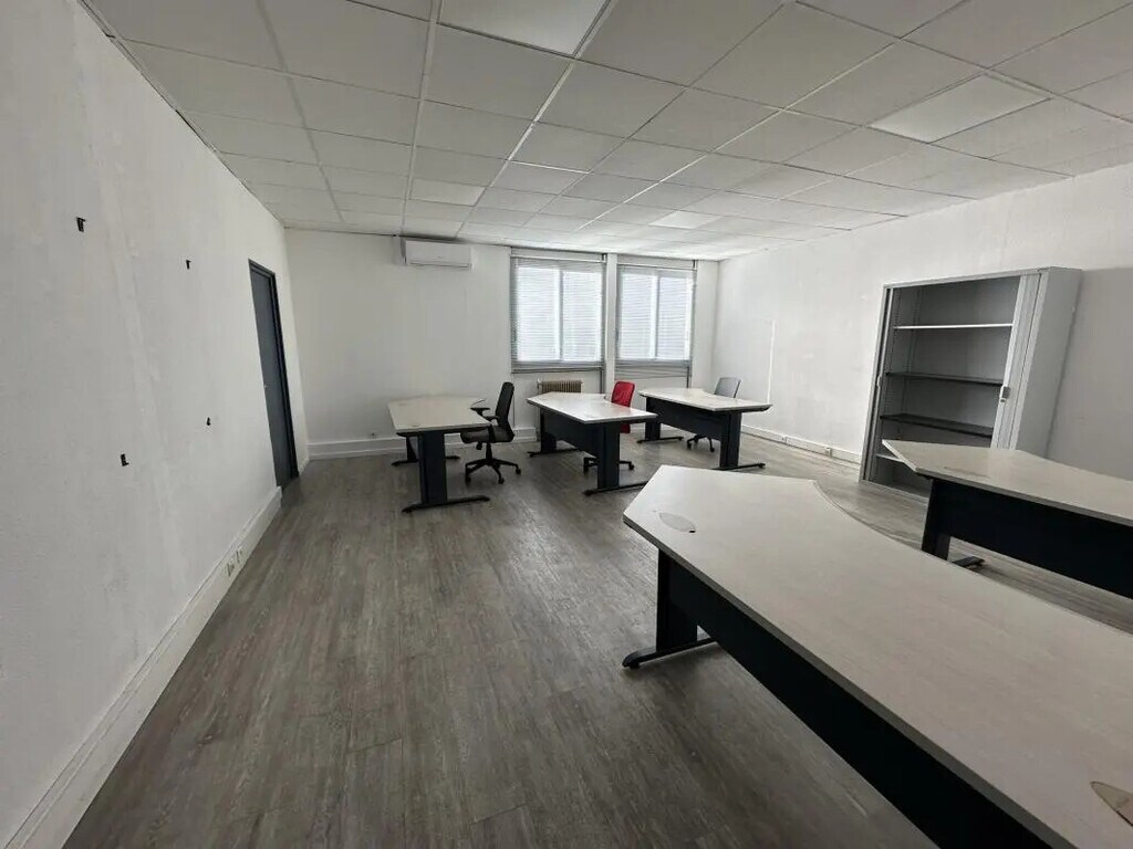 Location Bureaux 207 m² - Photo 1