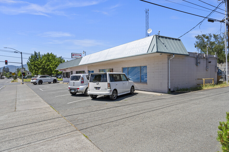 200-204 NW 4th St, Grants Pass, OR for sale - Building Photo - Image 3 of 56