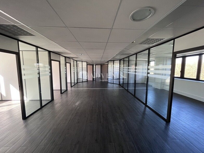 1214 Rue Du Fort De Saint-Cyr, Montigny-le-Bretonneux to rent - Interior Photo - Image 1 of 5