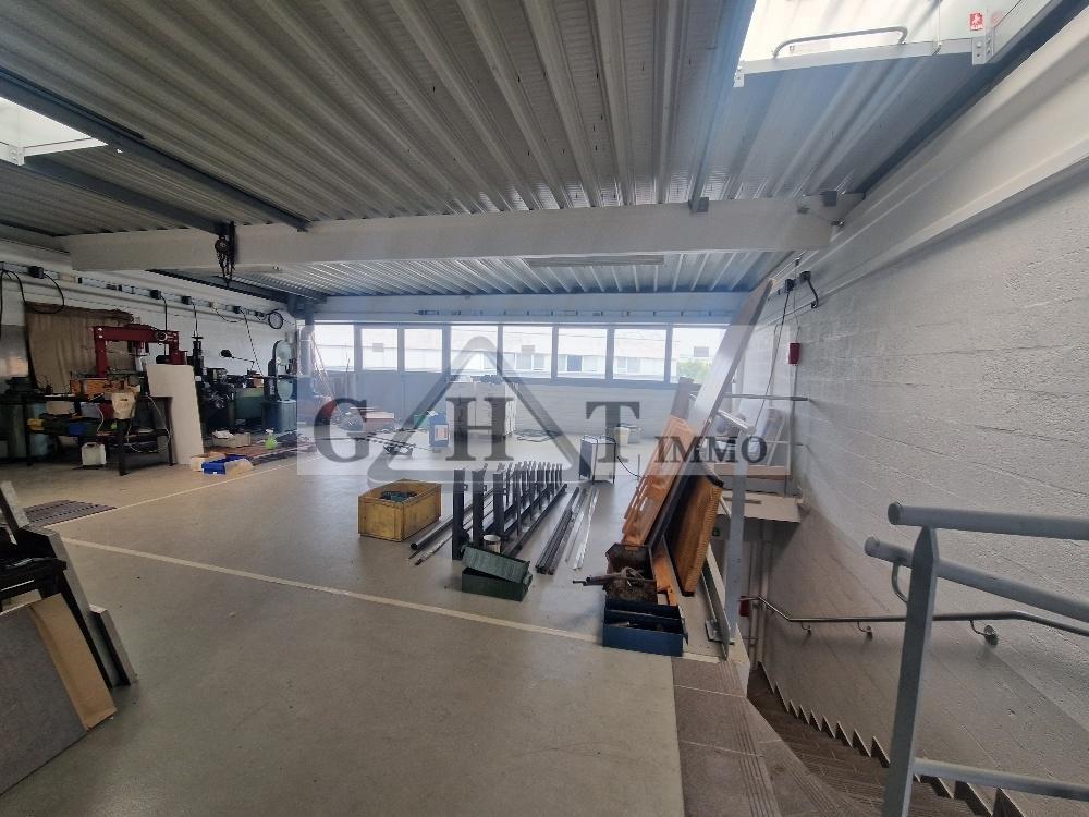 Industrial in Stains to rent Building Photo- Image 1 of 3