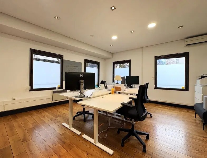 Location Bureaux 200 m² - Photo 1