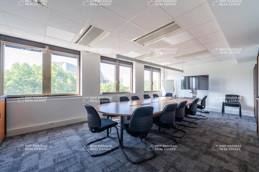 19 Avenue Du Centre, Guyancourt to rent - Interior Photo - Image 3 of 16