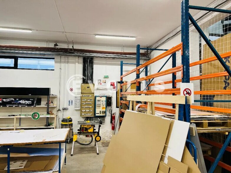 Light Industrial in Lognes to rent - Interior Photo - Image 3 of 4