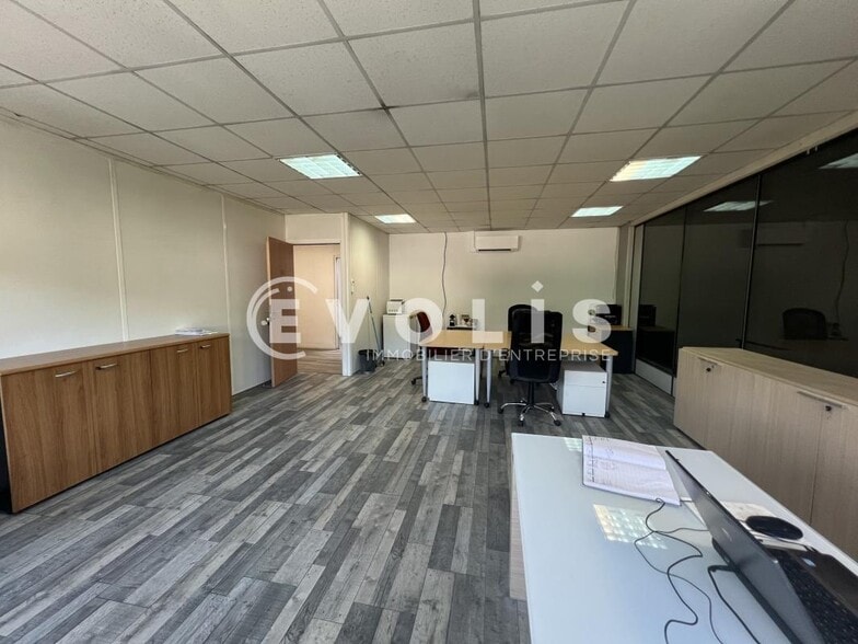 Office in Neuilly Sur Marne to rent - Building Photo - Image 2 of 6