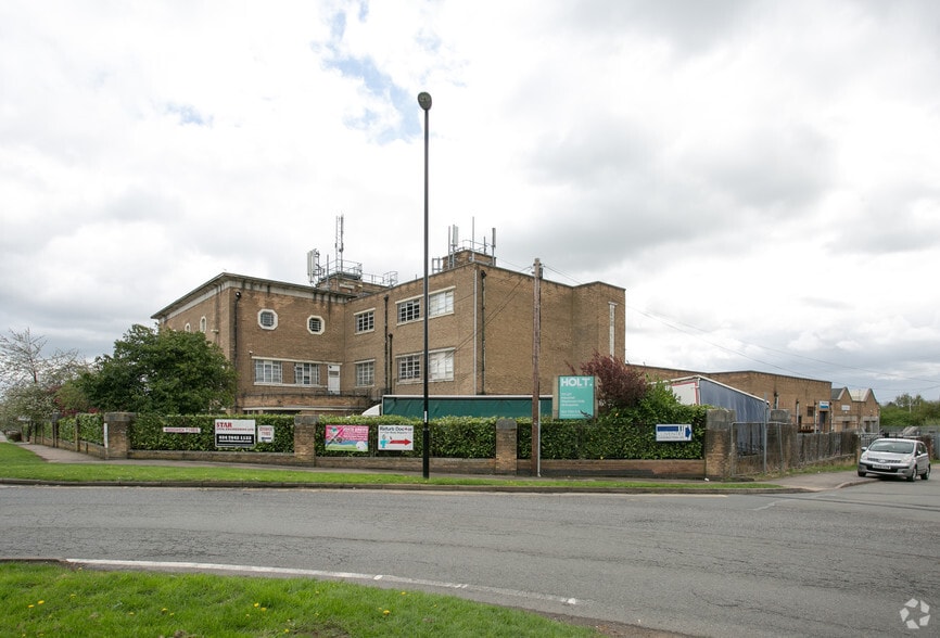 Torrington Ave, Coventry to rent - Primary Photo - Image 1 of 2