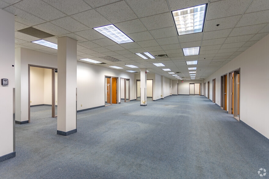 14600 21st Ave N, Plymouth, MN to rent - Interior Photo - Image 3 of 24