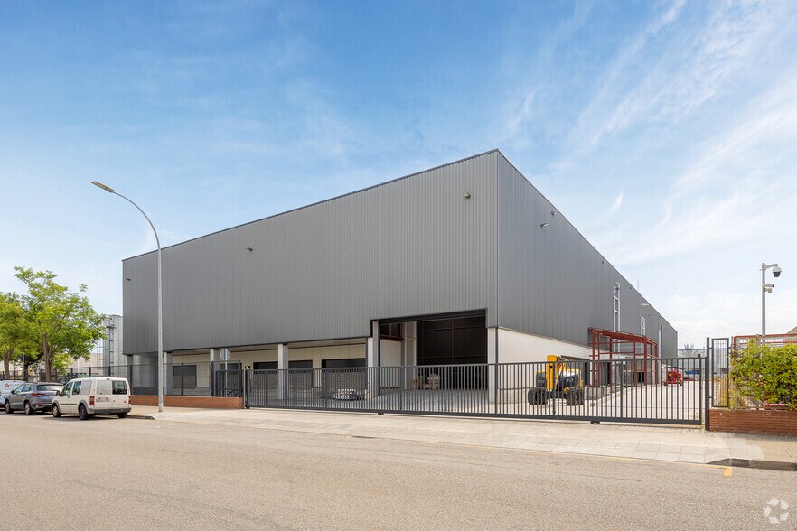 Industrial in El Prat de Llobregat, Barcelona to rent - Building Photo - Image 3 of 12
