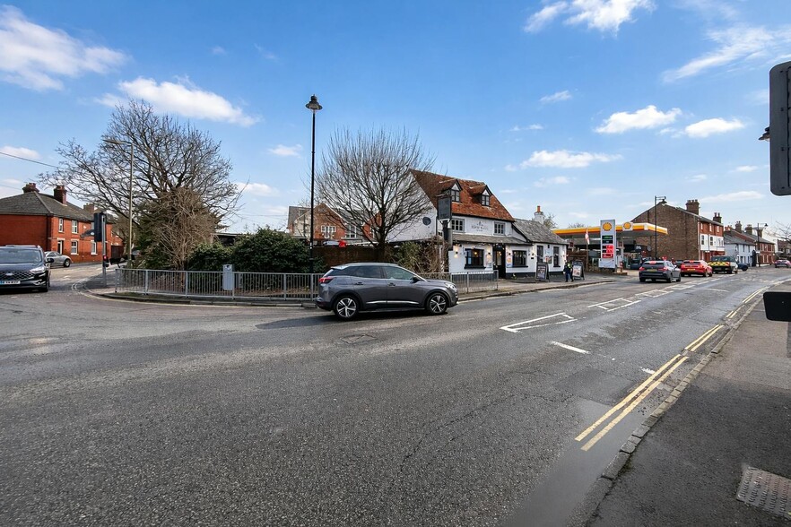4 Winchester Rd, Romsey for sale - Building Photo - Image 1 of 6