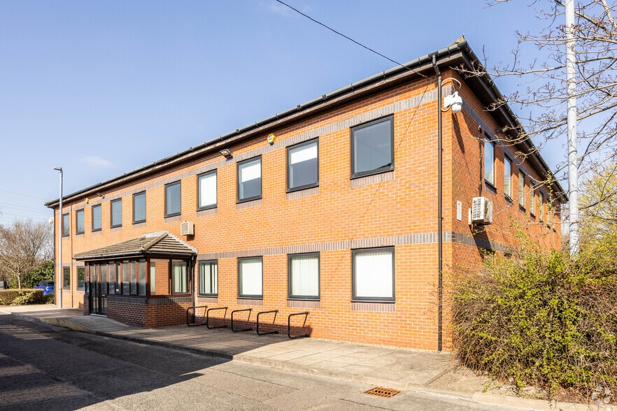 Waterside Dr, Gateshead to rent - Building Photo - Image 2 of 2