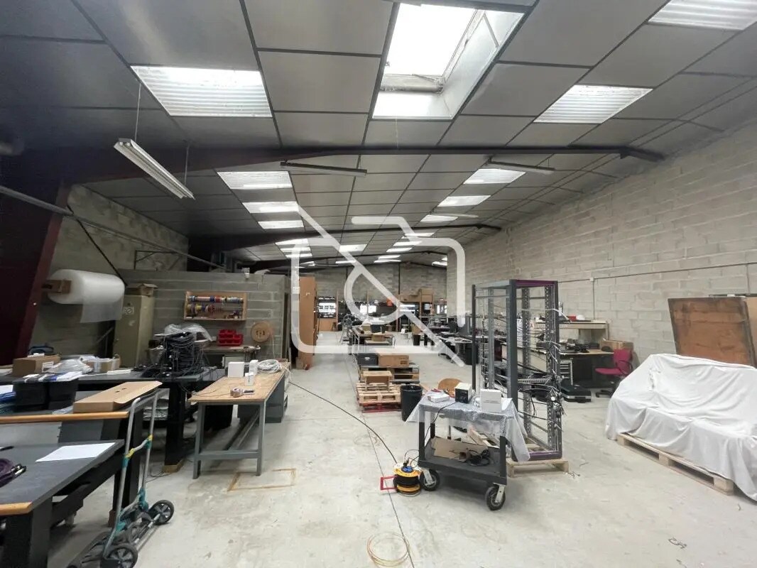 Industrial in Bondoufle to rent Interior Photo- Image 1 of 2