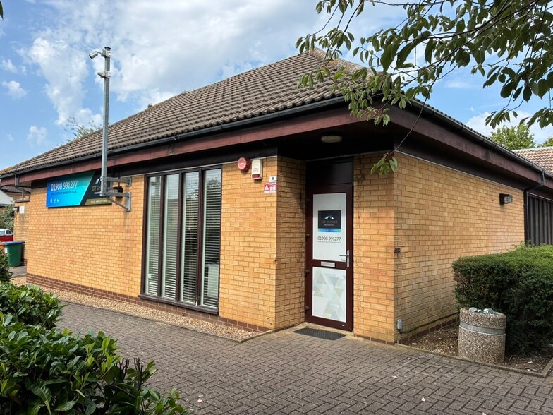 Constantine Way, Milton Keynes to rent - Building Photo - Image 1 of 8