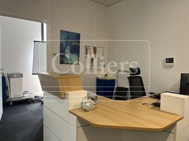 Office in Aix-en-Provence to rent - Building Photo - Image 3 of 14