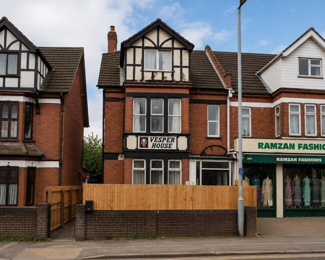 More details for 261 Dunstable Rd, Luton - Retail to Rent