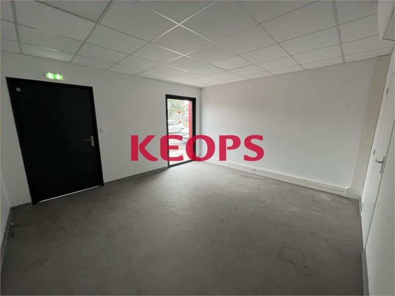 Light Industrial in Toulouse to rent - Interior Photo - Image 2 of 7