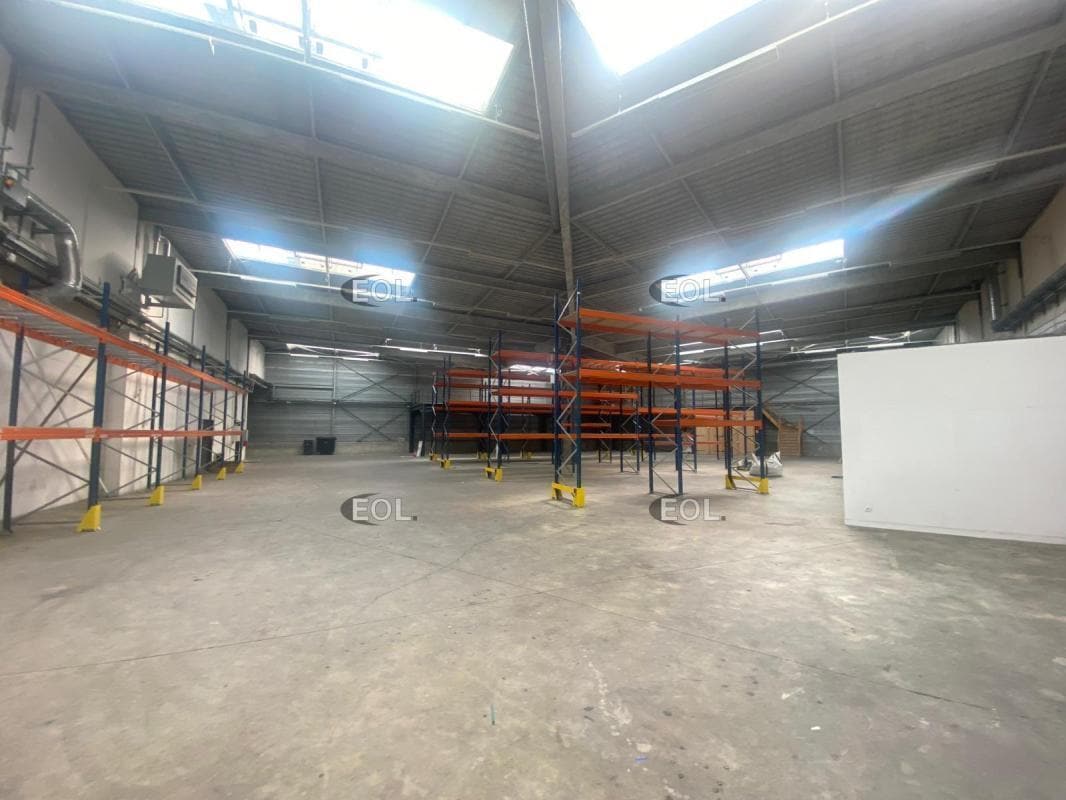 Industrial in Collégien to rent Building Photo- Image 1 of 12
