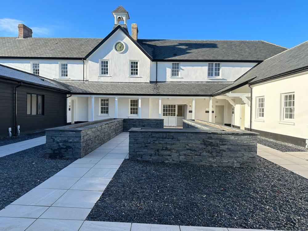 Abbotsham Rd, Bideford to rent Building Photo- Image 1 of 8