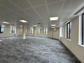 1 Park Rd, Teddington to rent Interior Photo- Image 1 of 19