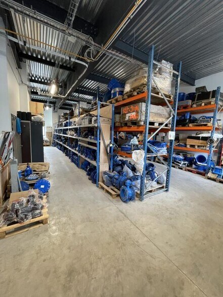 Light Industrial in Gennevilliers to rent - Interior Photo - Image 2 of 21