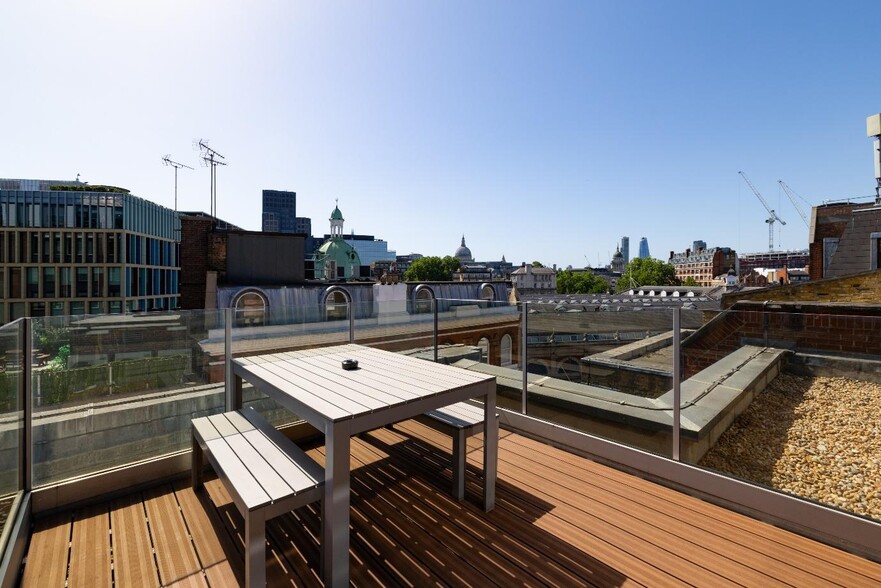 111 Charterhouse St, London to rent - Interior Photo - Image 3 of 8