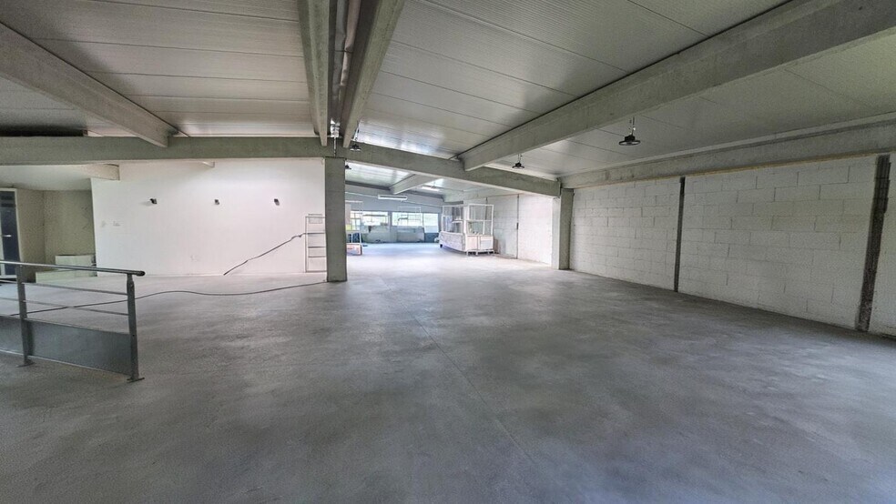 Light Industrial in Hyères for sale - Interior Photo - Image 2 of 9