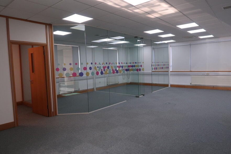 Grove Ct, Enderby to rent - Interior Photo - Image 2 of 2